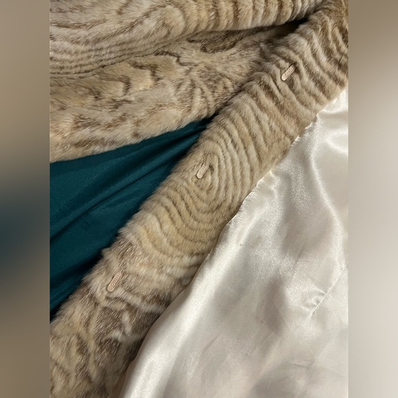 Kristin Blake faux fur coat - Picture 7 of 8